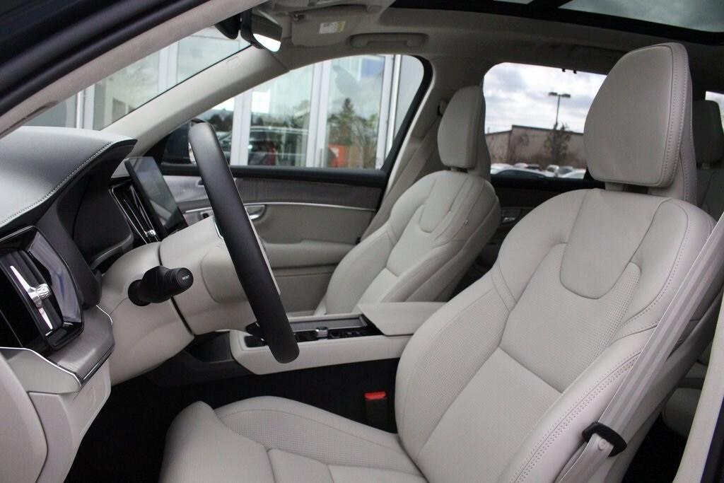 new 2025 Volvo XC90 car