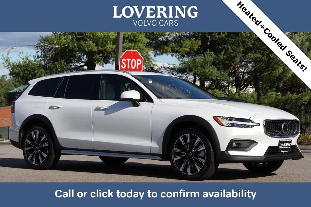 new 2025 Volvo V60 Cross Country car