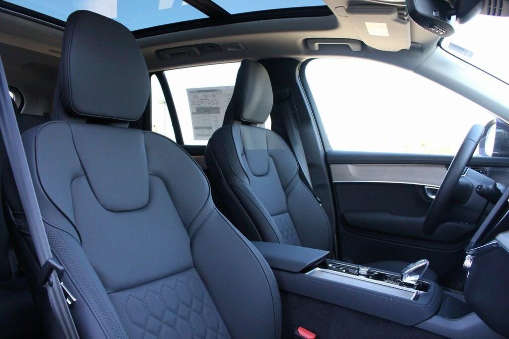 new 2025 Volvo XC90 Plug-In Hybrid car