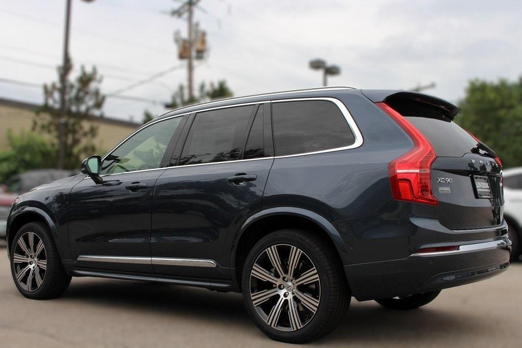 new 2025 Volvo XC90 Plug-In Hybrid car