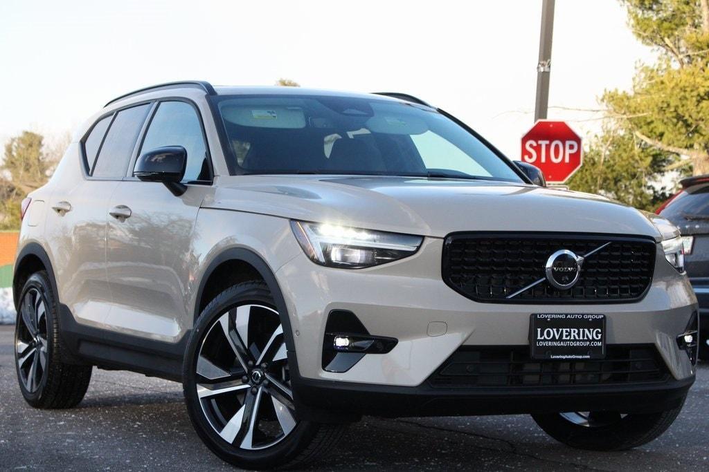 new 2025 Volvo XC40 car