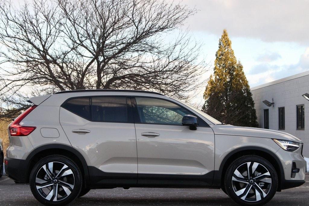 new 2025 Volvo XC40 car