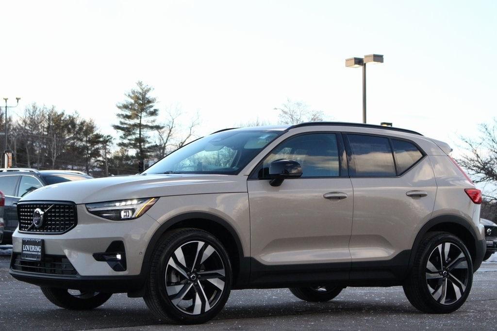 new 2025 Volvo XC40 car