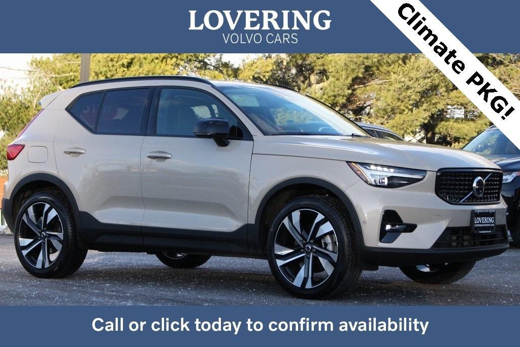 new 2025 Volvo XC40 car