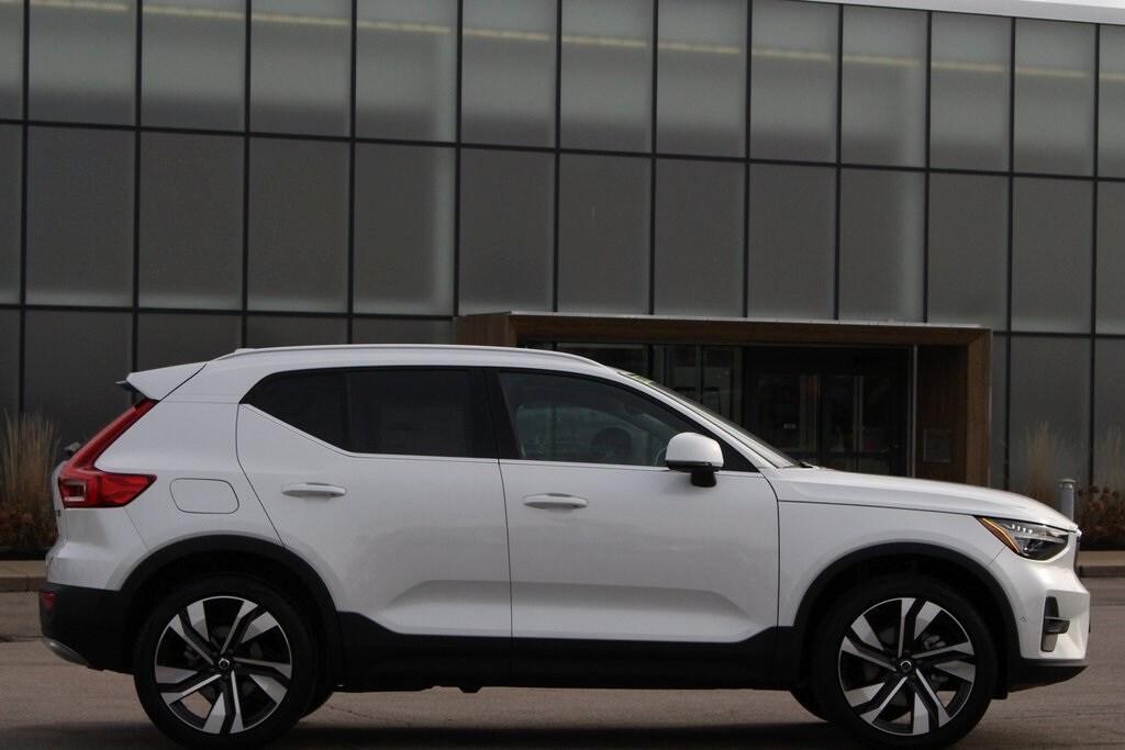 new 2025 Volvo XC40 car, priced at $49,540