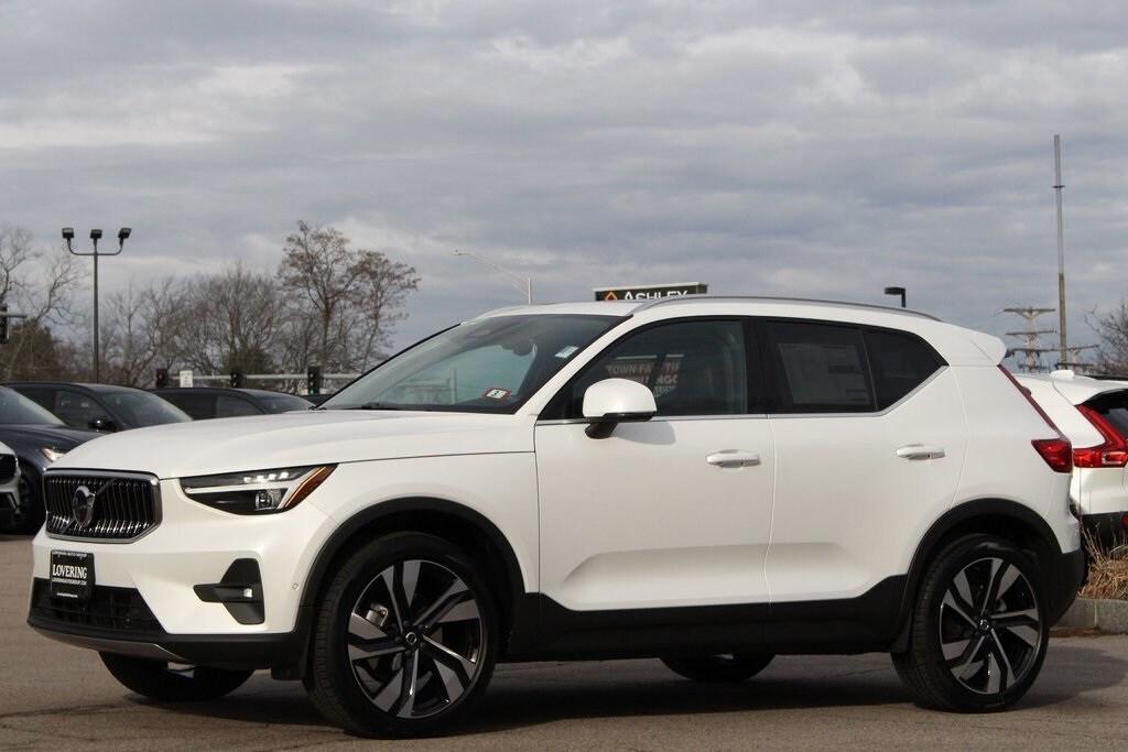 new 2025 Volvo XC40 car, priced at $49,540