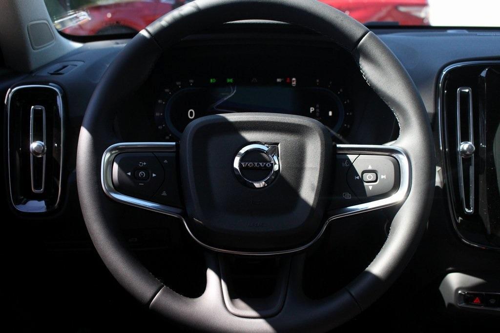 new 2025 Volvo XC40 car, priced at $51,040