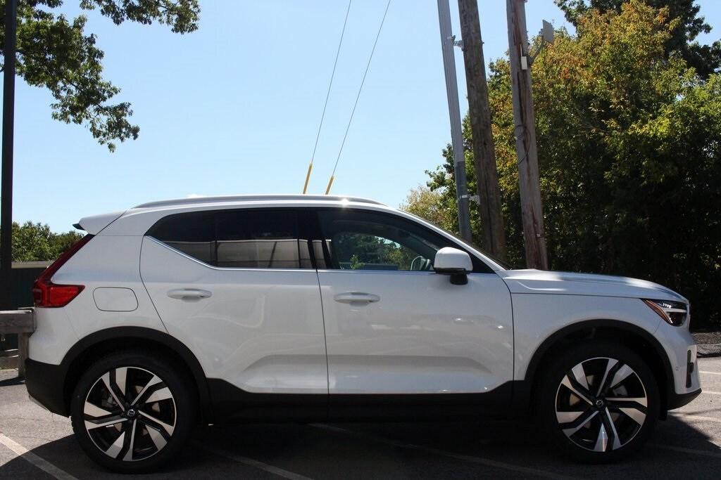 new 2025 Volvo XC40 car, priced at $51,040