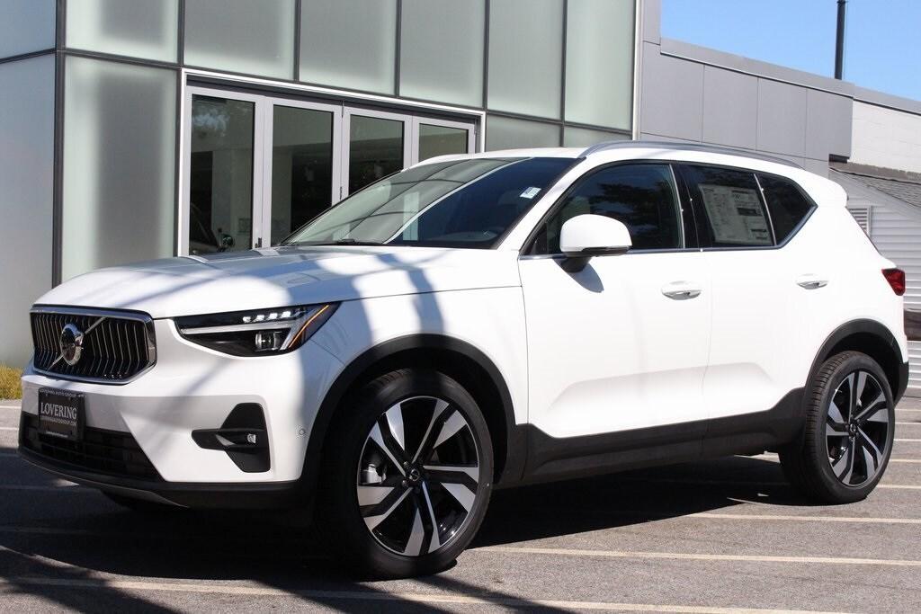 new 2025 Volvo XC40 car