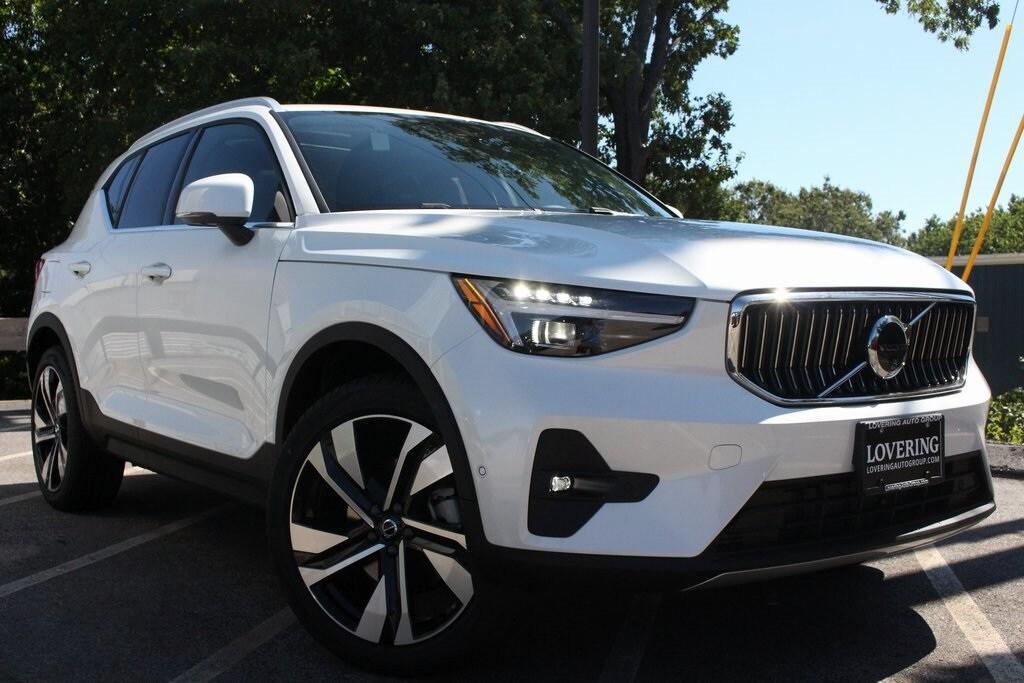 new 2025 Volvo XC40 car