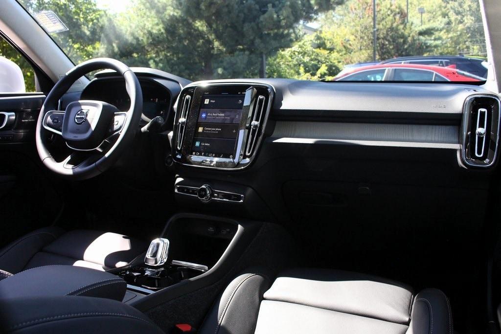 new 2025 Volvo XC40 car, priced at $51,040