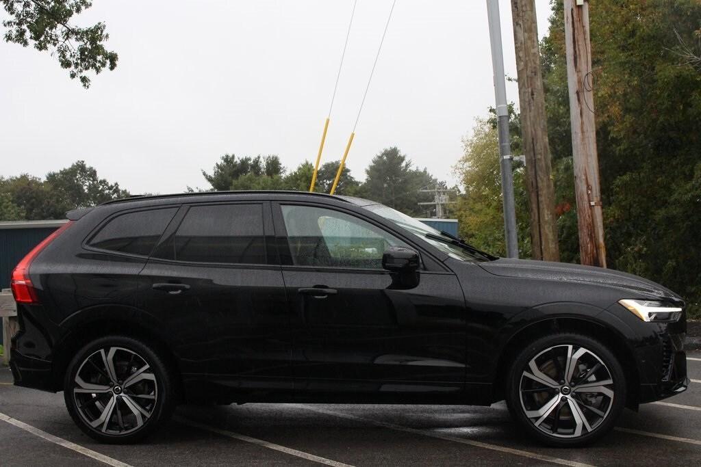 new 2025 Volvo XC60 Plug-In Hybrid car