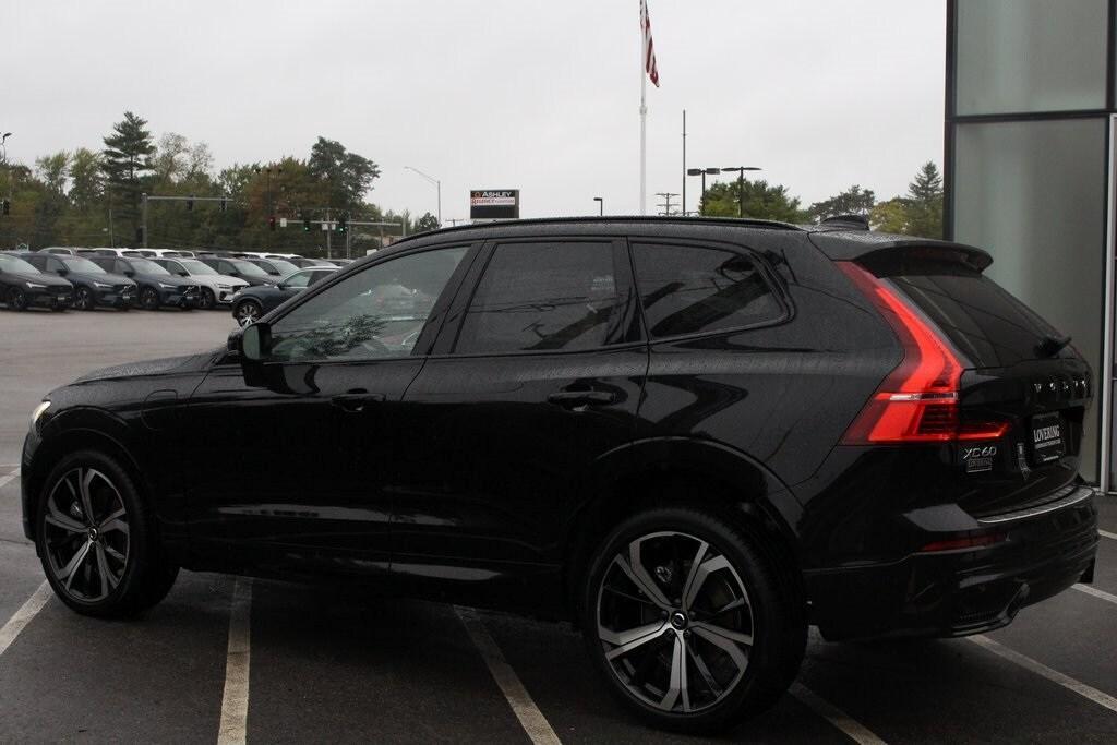 new 2025 Volvo XC60 Plug-In Hybrid car