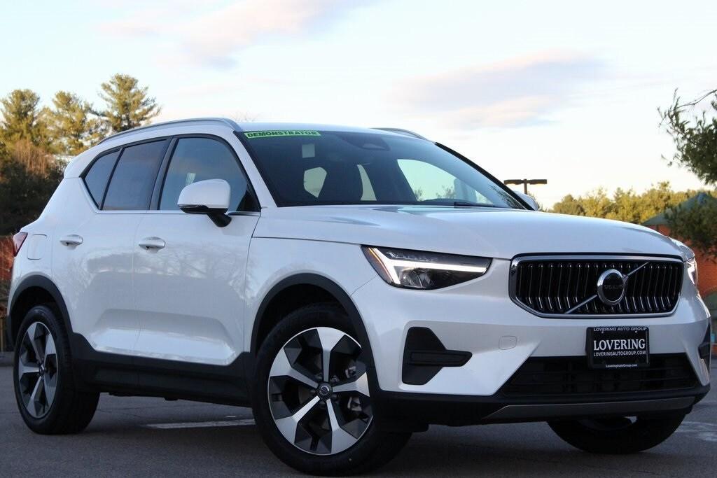 new 2025 Volvo XC40 car, priced at $43,465