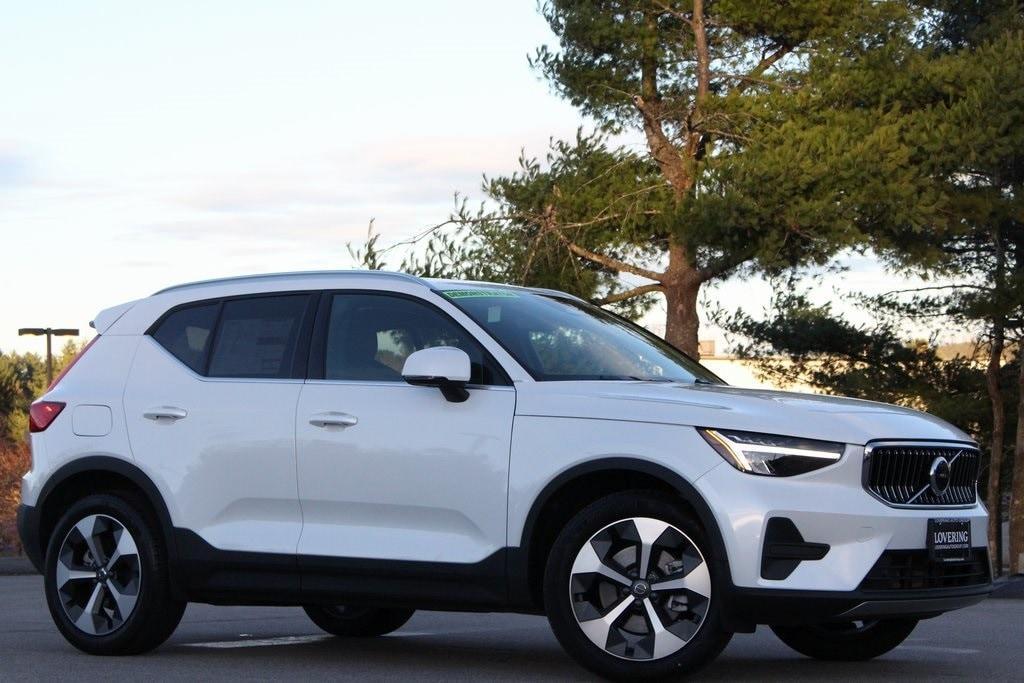 new 2025 Volvo XC40 car, priced at $44,965