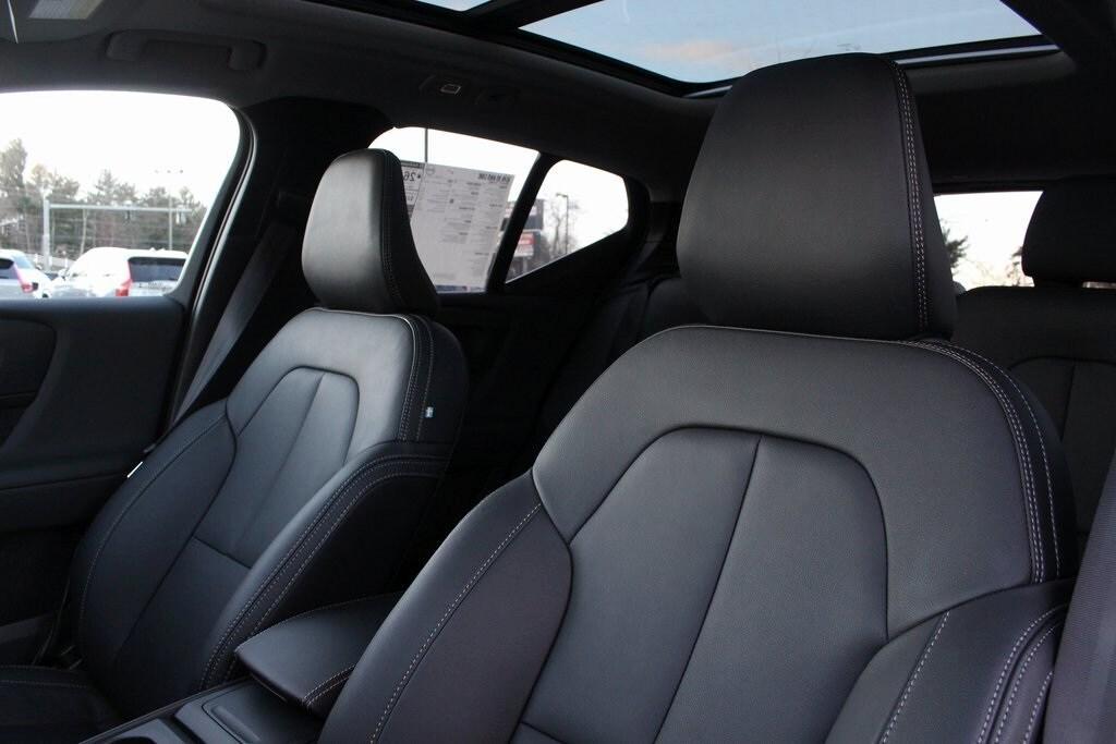 new 2025 Volvo XC40 car, priced at $43,465