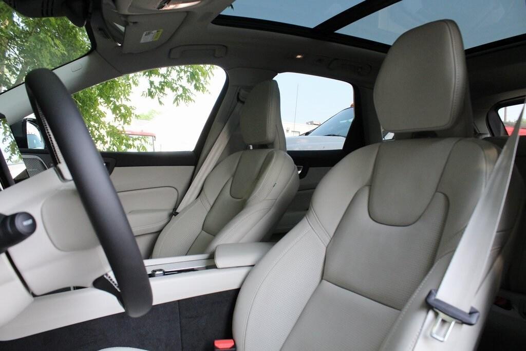 new 2026 Volvo XC60 car, priced at $63,935