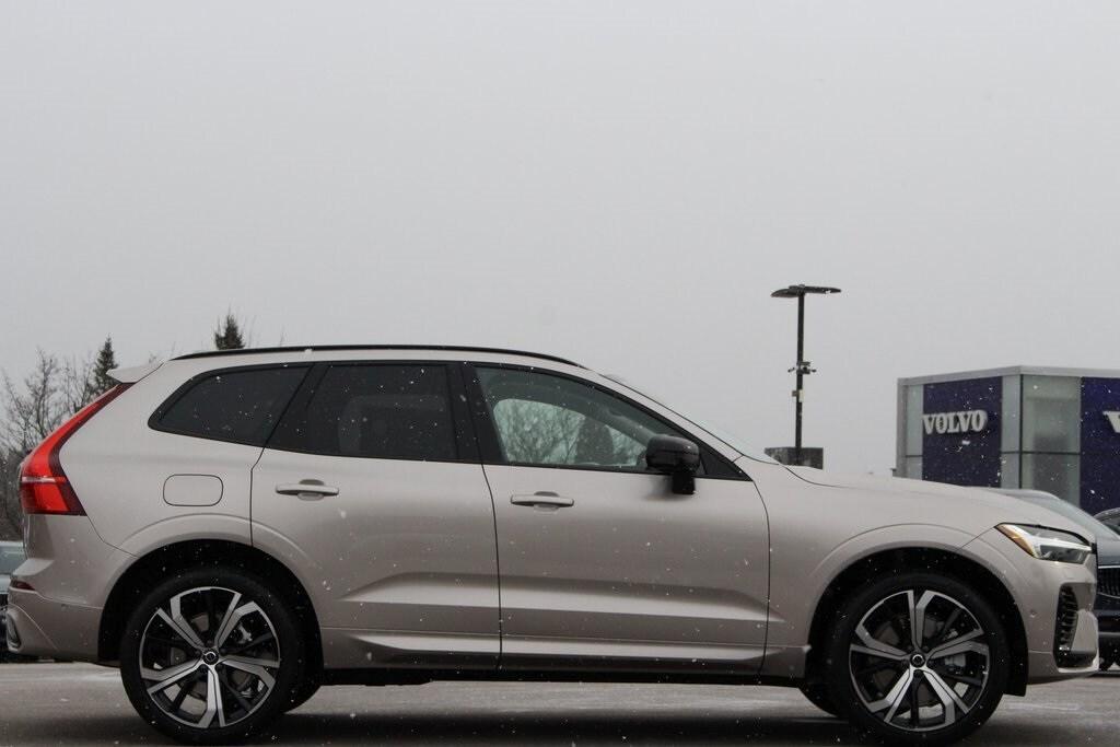 new 2025 Volvo XC60 Plug-In Hybrid car