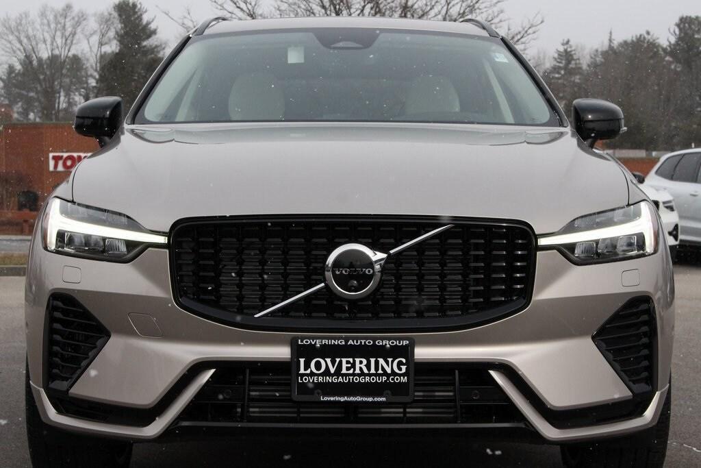 new 2025 Volvo XC60 Plug-In Hybrid car