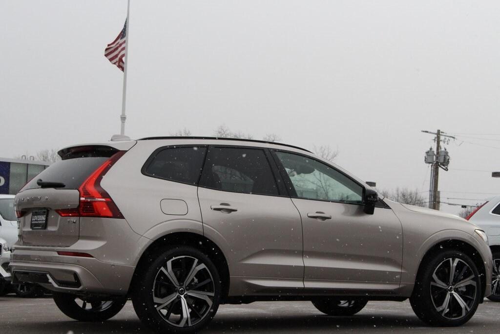 new 2025 Volvo XC60 Plug-In Hybrid car