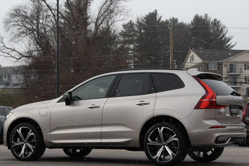 new 2025 Volvo XC60 Plug-In Hybrid car