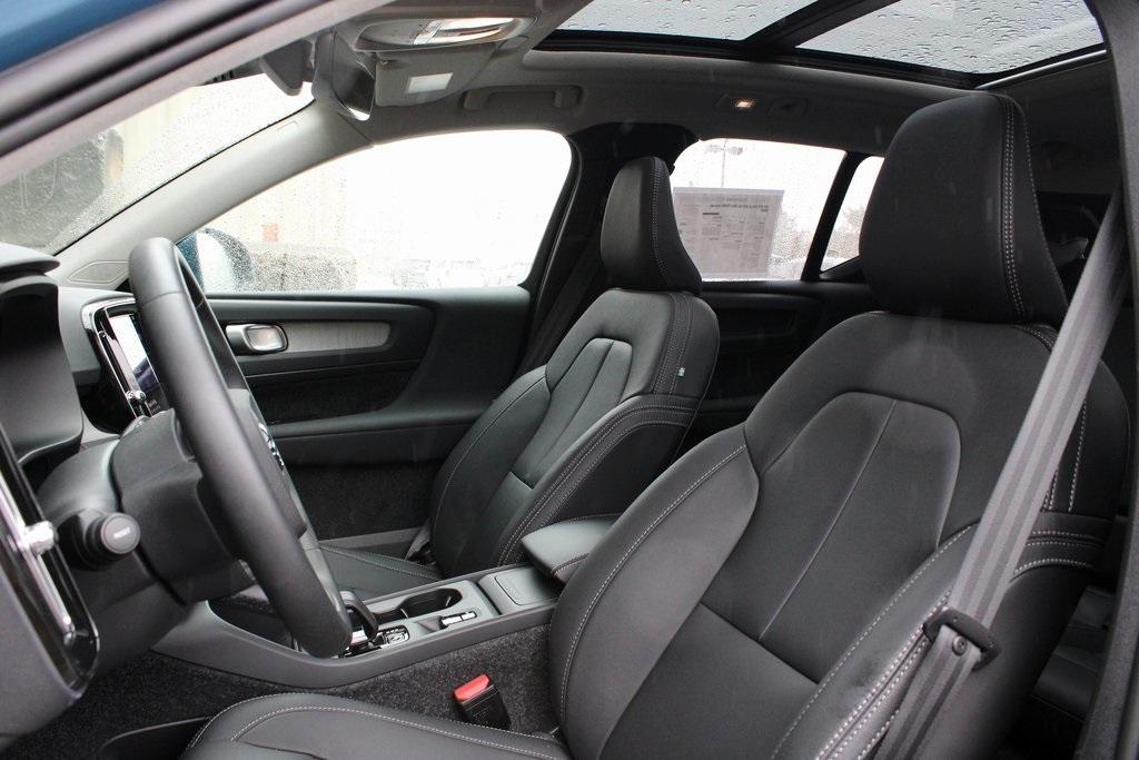 used 2025 Volvo XC40 car, priced at $34,552