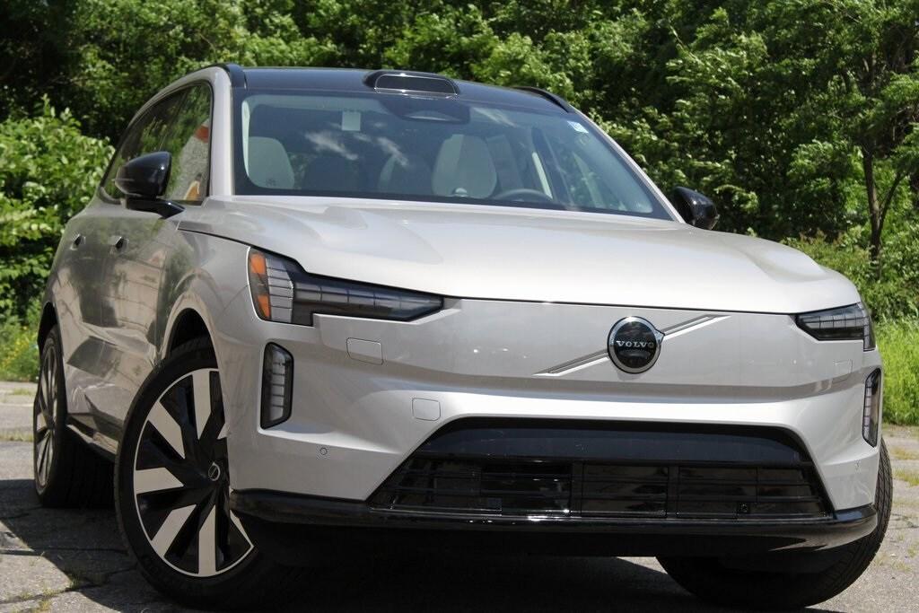 new 2025 Volvo EX90 car, priced at $95,370