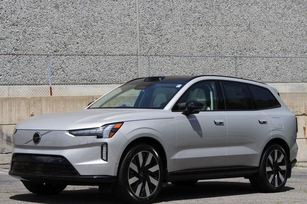 new 2025 Volvo EX90 car, priced at $95,370