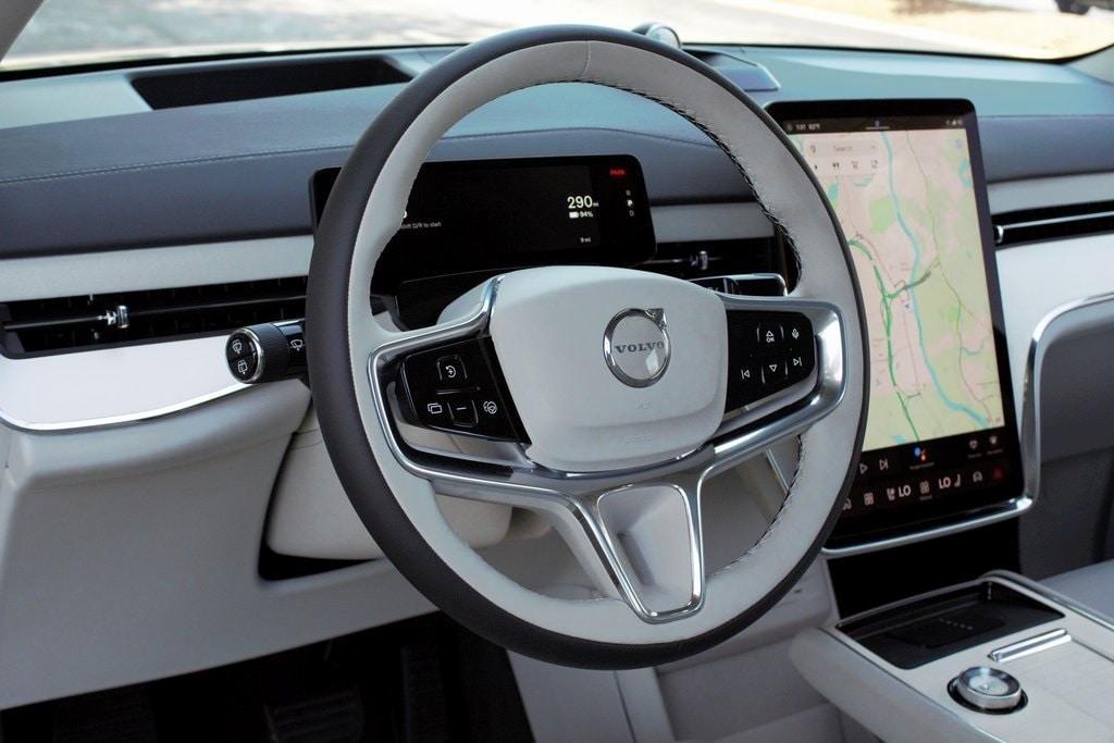 new 2025 Volvo EX90 car, priced at $95,370