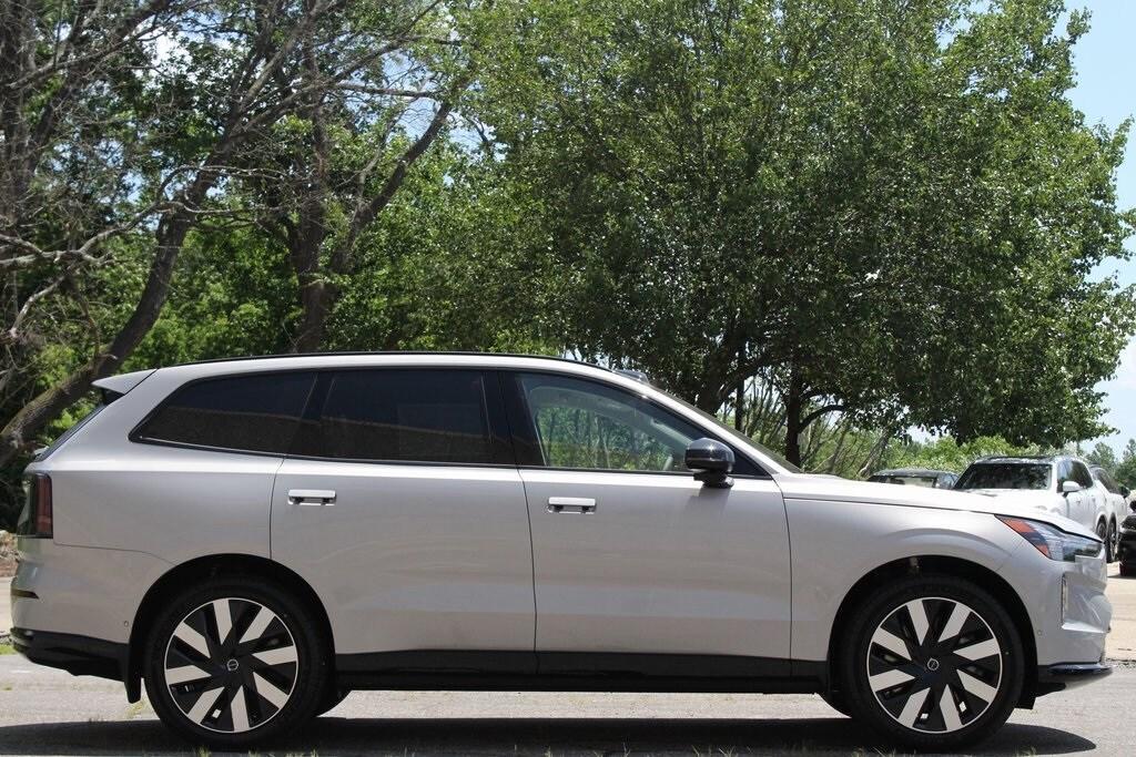 new 2025 Volvo EX90 car, priced at $95,370