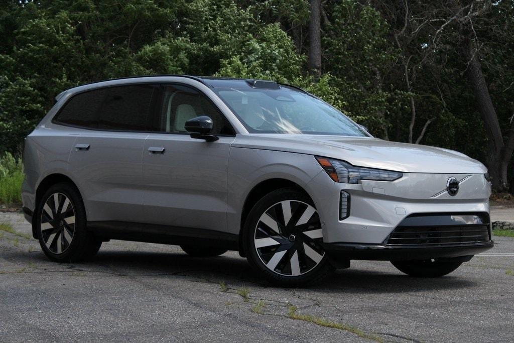 new 2025 Volvo EX90 car, priced at $95,370