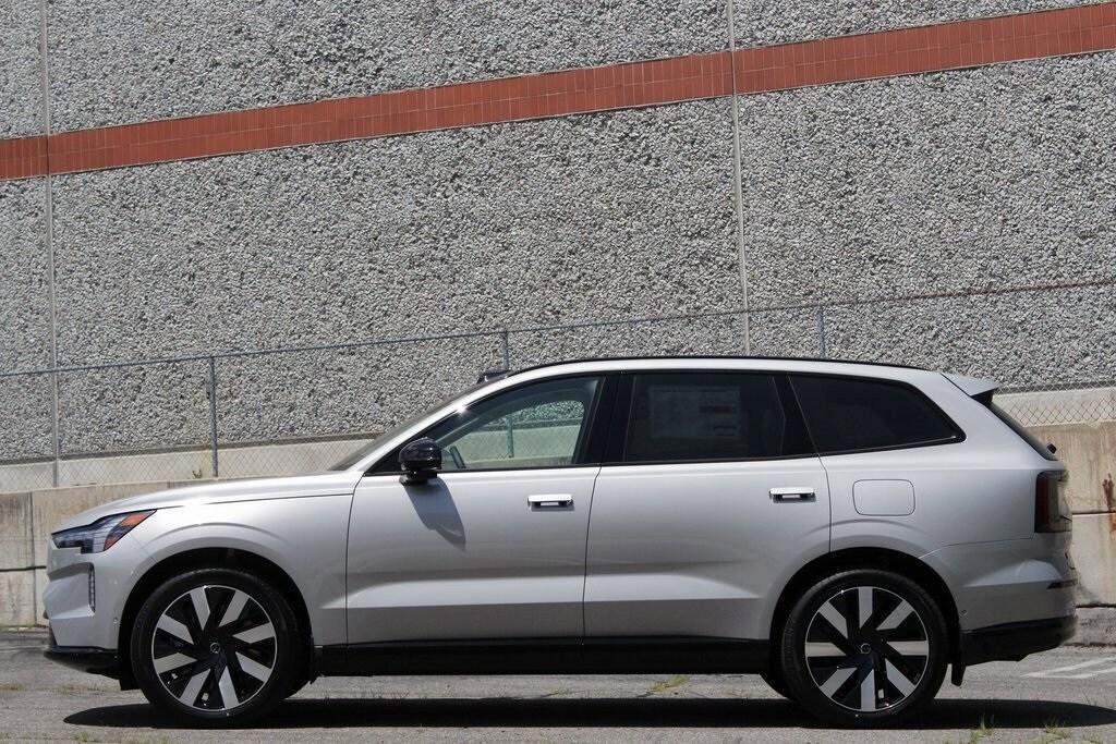 new 2025 Volvo EX90 car, priced at $95,370
