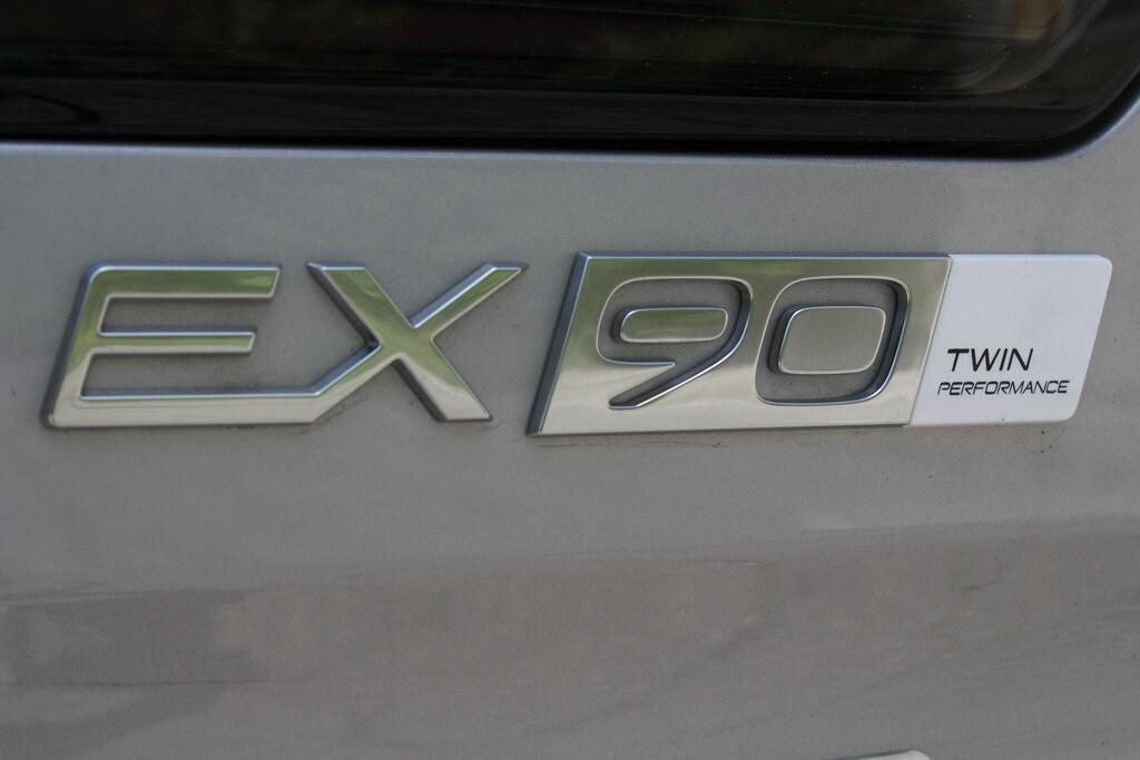 new 2025 Volvo EX90 car, priced at $95,370