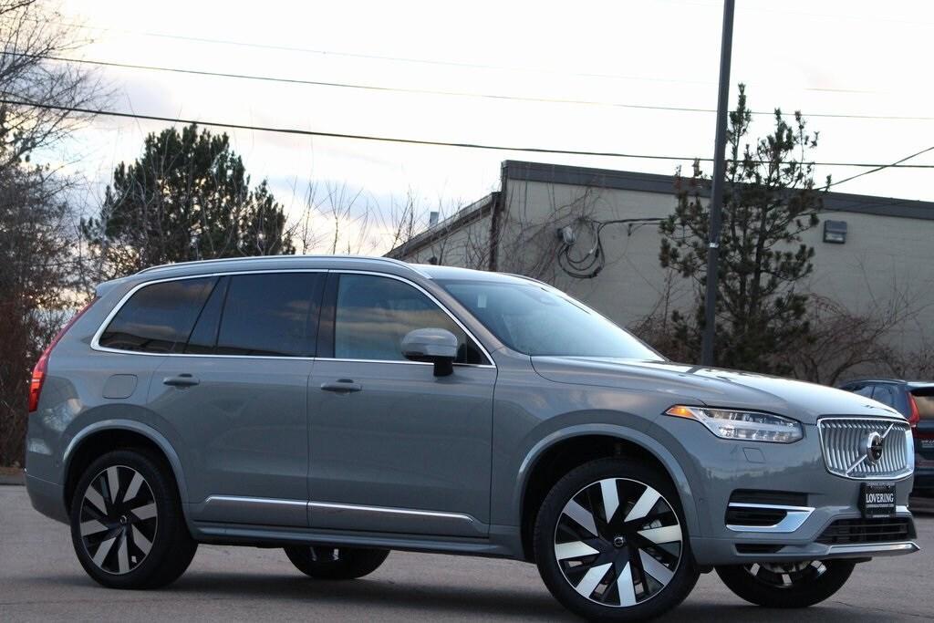 new 2025 Volvo XC90 Plug-In Hybrid car