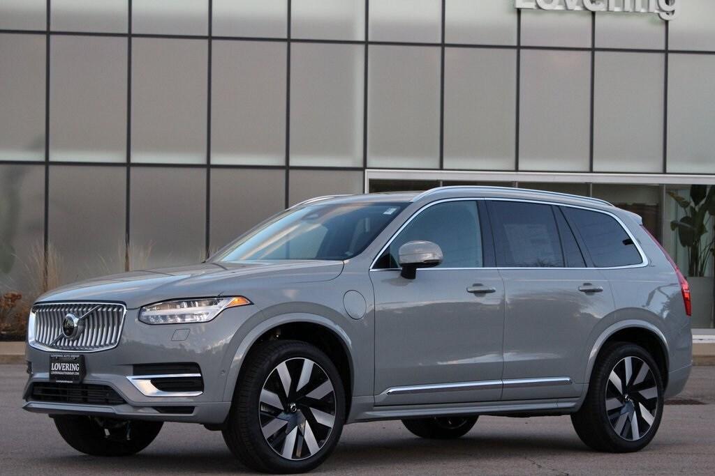 new 2025 Volvo XC90 Plug-In Hybrid car