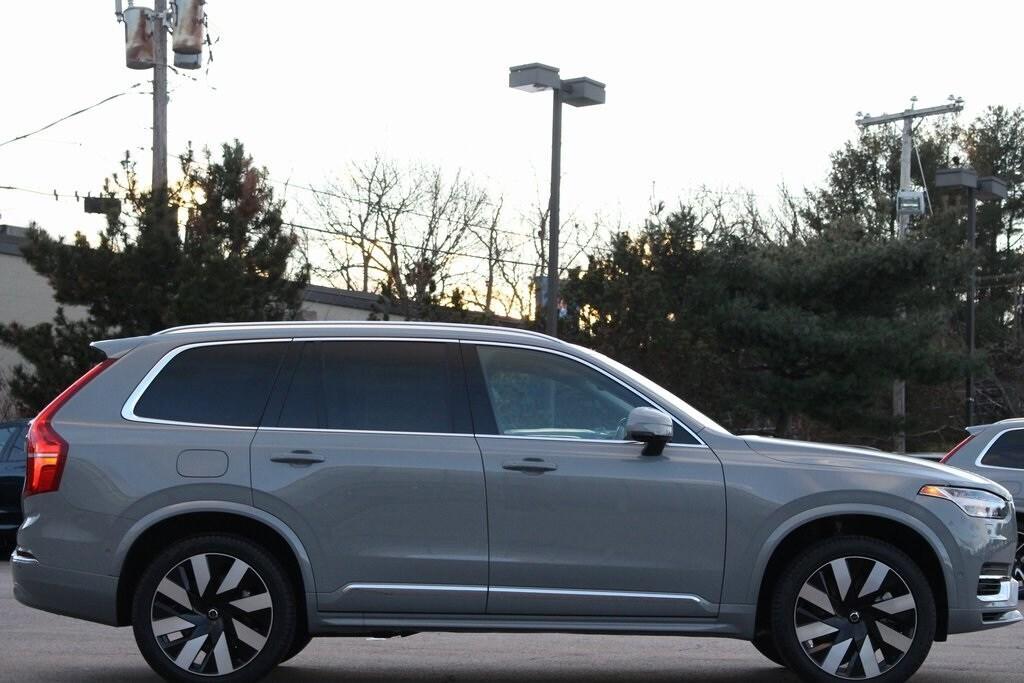 new 2025 Volvo XC90 Plug-In Hybrid car