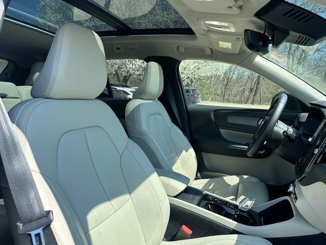used 2023 Volvo XC40 car, priced at $36,561