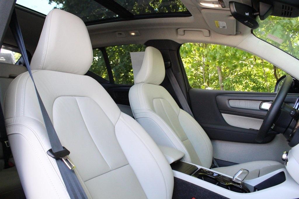 used 2023 Volvo XC40 car, priced at $36,014