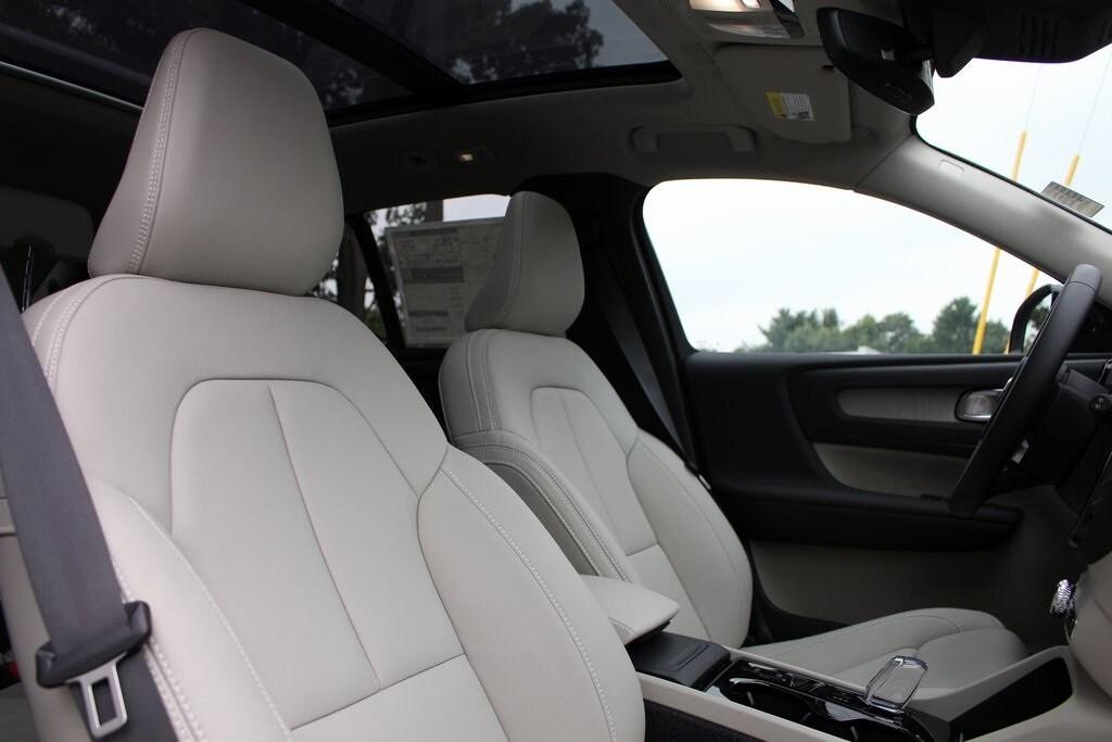 new 2025 Volvo XC40 car, priced at $49,540