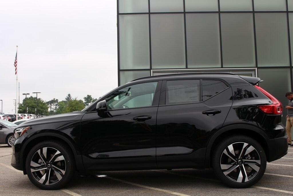 new 2025 Volvo XC40 car, priced at $49,540