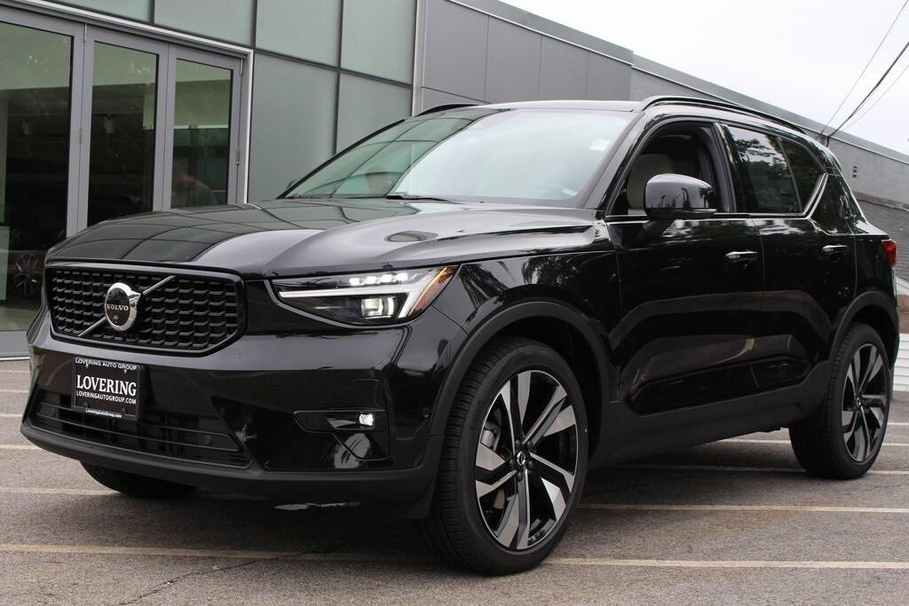 new 2025 Volvo XC40 car, priced at $49,540