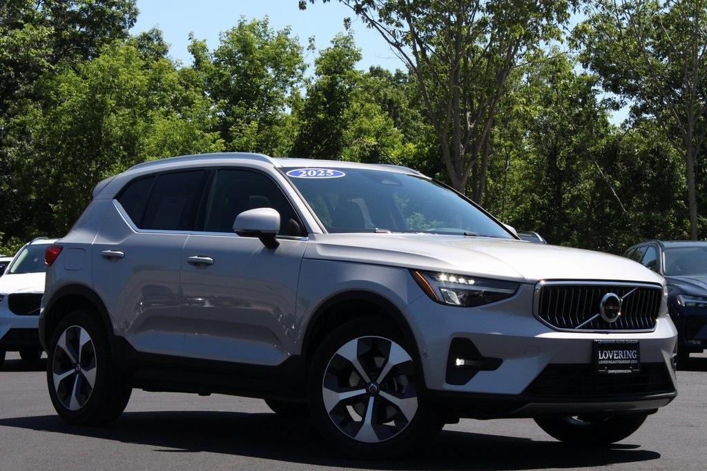 used 2025 Volvo XC40 car, priced at $37,890