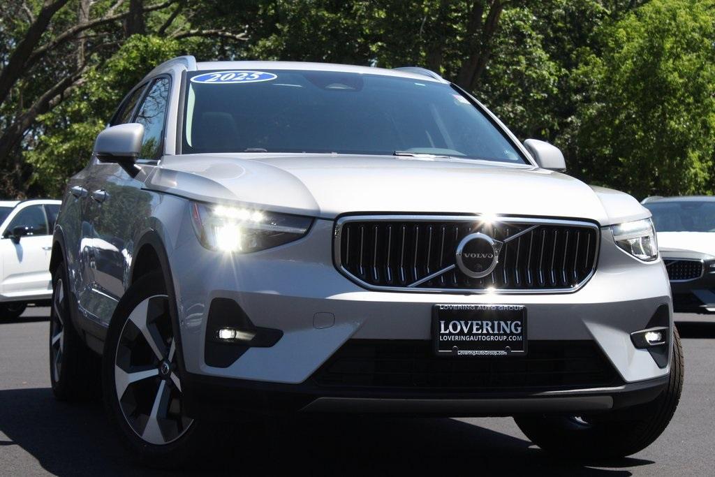 used 2025 Volvo XC40 car, priced at $37,890