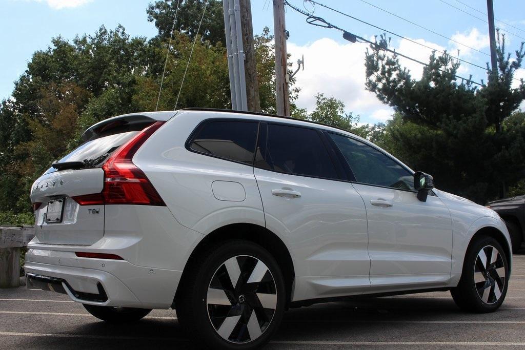 new 2025 Volvo XC60 Plug-In Hybrid car