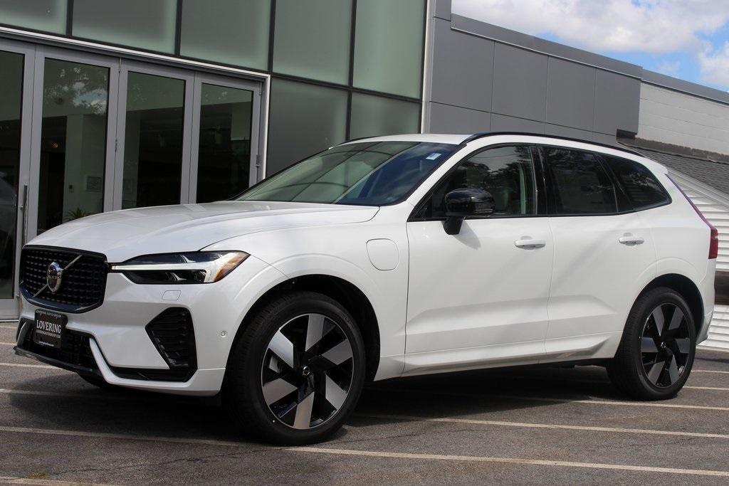 new 2025 Volvo XC60 Plug-In Hybrid car