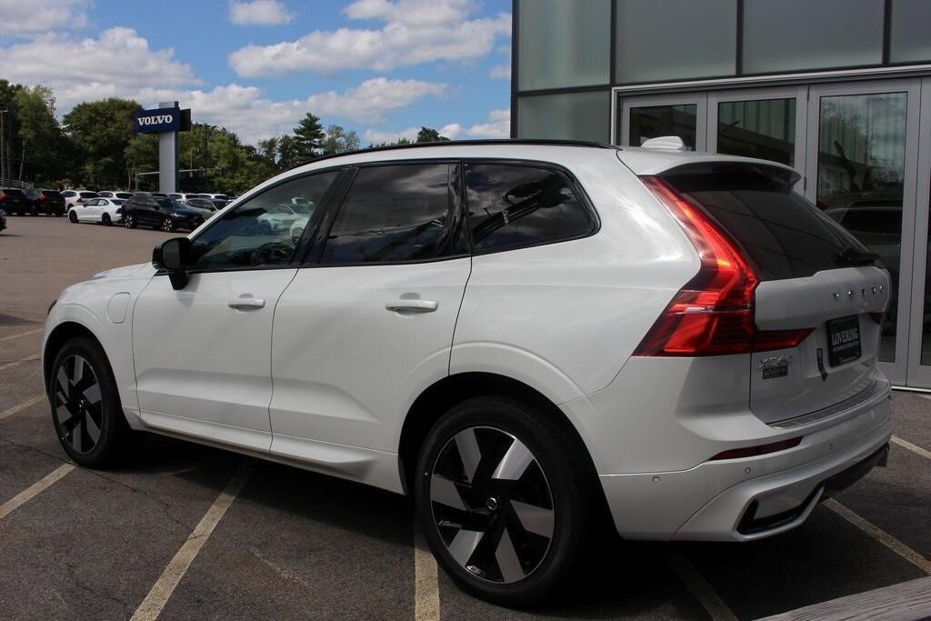 new 2025 Volvo XC60 Plug-In Hybrid car