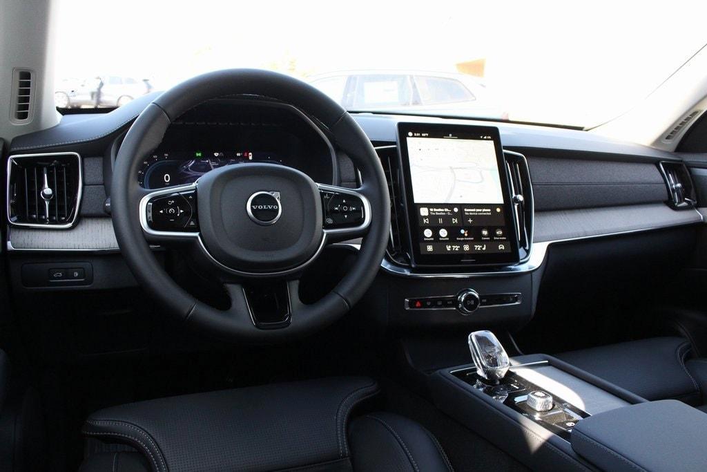 new 2025 Volvo XC90 Plug-In Hybrid car