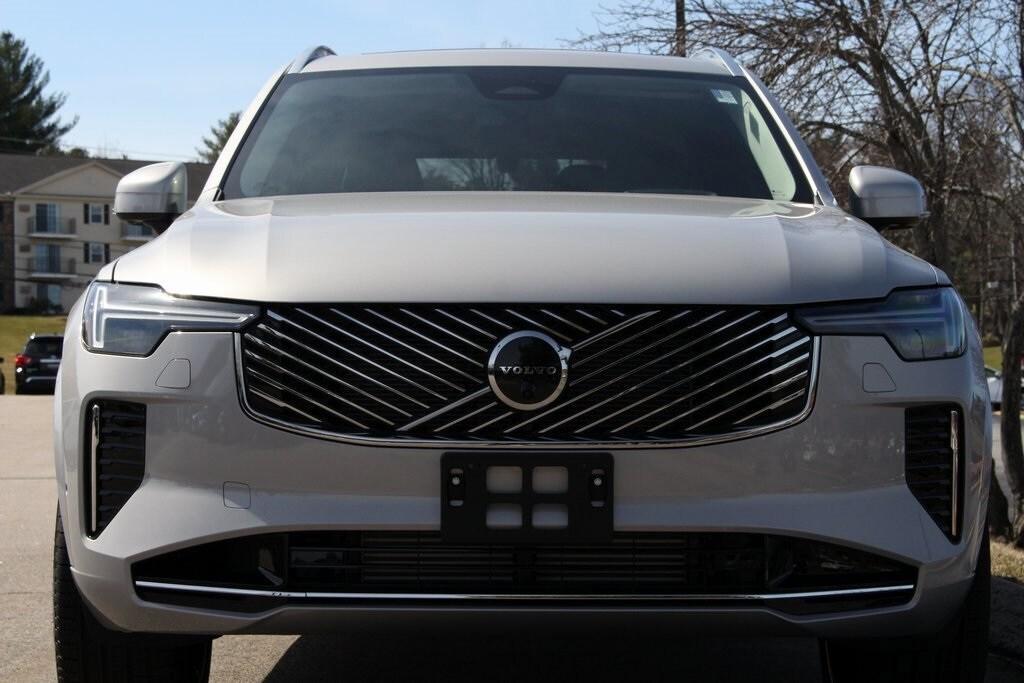 new 2025 Volvo XC90 Plug-In Hybrid car