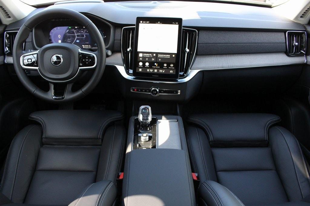 new 2025 Volvo XC90 Plug-In Hybrid car