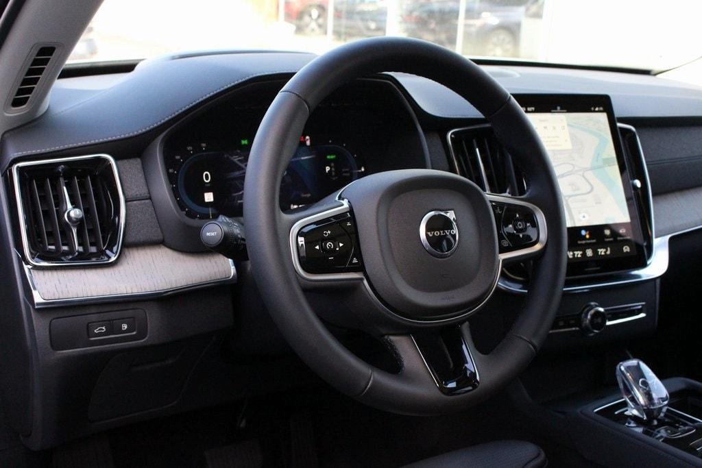 new 2025 Volvo XC90 Plug-In Hybrid car